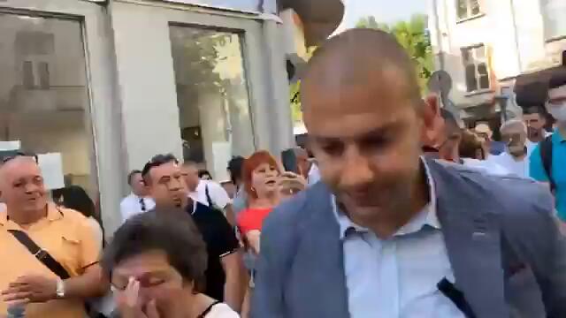 Бойко Борисов бе посрешнат в Пловдив с думите ''Кюлчета'' ''Чекмеджета'' (ВИДЕО)
