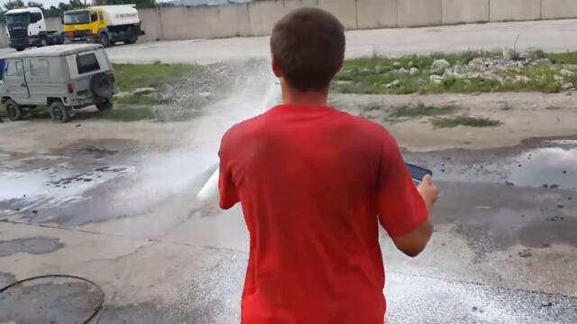 Crazy man  dives into the oil in Russia