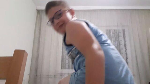 гледаи до края ще се пръснеш от смях