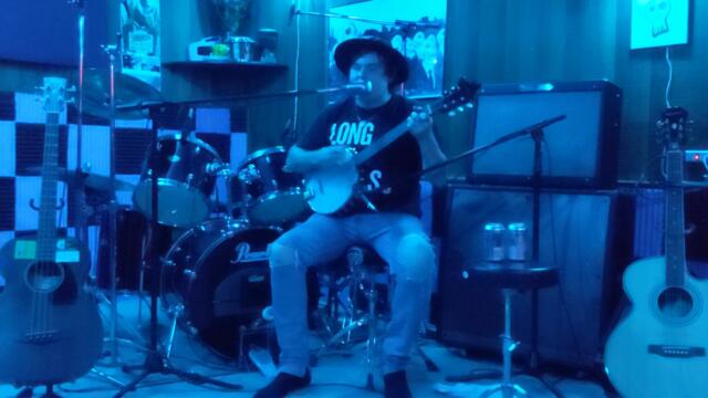 FFUS Acoustic Sessions Episode 1 Featuring Troy Ounce
