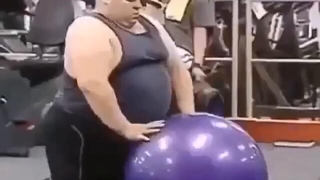 Машина във фитнеса смях