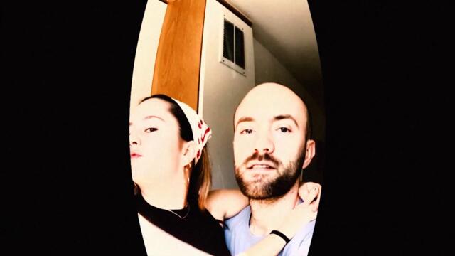 SIMONE ISTWA - Kiss Everyone [OFFICIAL LYRIC VIDEO]