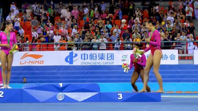 Simone Biles Attacked by bee at World Championships!