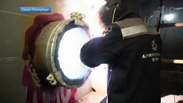 Президент принял участие в церемонии спуска на воду супертраулера "Механик Сизов".