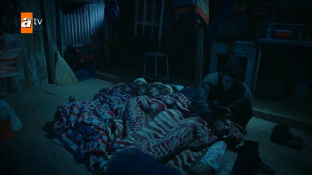 Gece vakti kümese yağan yağmur... - Kardeşlerim En Hüzünlü Sahneler