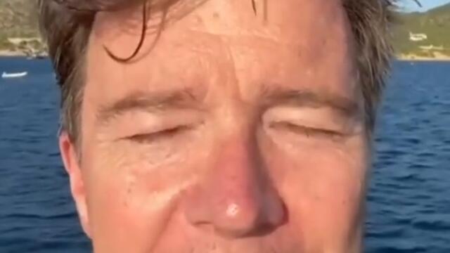 Rick Astley reacts to 1 Billion views! (Never Gonna give you up)