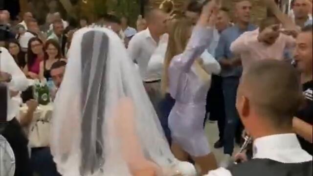 Малина играе на кючек от сватба