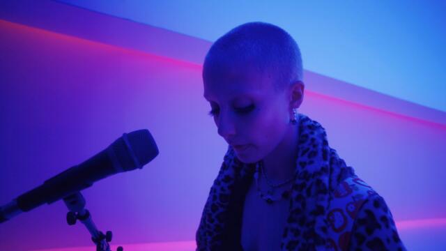 Chloe Moriondo - Strawberry Blonde (Live) | Vevo DSCVR