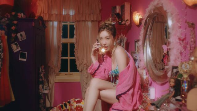 선미 (SUNMI) 'You can't sit with us' MV