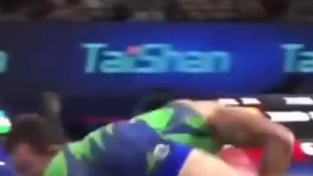 ПРЕЗИДЕНТ УЧУН КУТИЛМАГАН СОВҒА БЎЛДИ. БЕКЗОД АБДУРАХМОНОВ ҒАЛАБА МУБОРАК