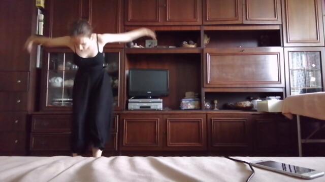 Отрывок из спектакля Пины Бауш "Полнолуние" для поступления в  Коноколледж №40