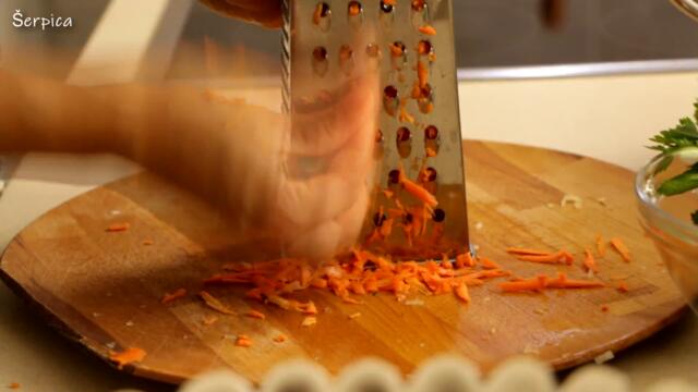 Kada ovo kuvam ukućani ne mogu dočekati. Sam miris ih mami za sto. PUNJENE PAPRIKE SA MESOM I RIŽOM