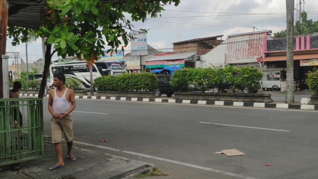 Stiker Untuk ALS 234 Sudah Terpasang ll ALS 246 Kena Cium Bus Sumber Alam