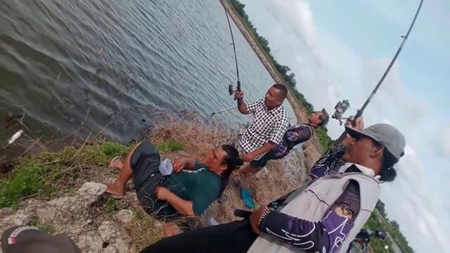 KOLAM TOWER BANG AZIS