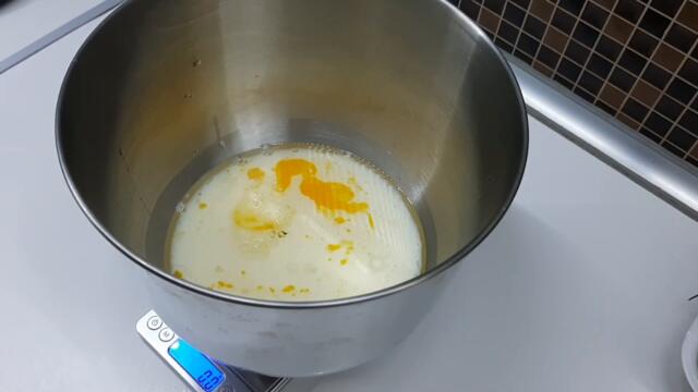 сандвичи пица с маково семе от  козуначено солено тесто