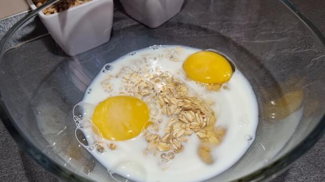 Hai un po' d'avena e 2 uova e 1 banana!! fai questa ricetta incredibilmente buona. 372