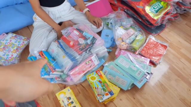 CHỊ THƠ MỞ NHÀ SÁCH 0 ĐỒNG CHO CÁC BẠN Ở LỚP HỌC TÌNH THƯƠNG