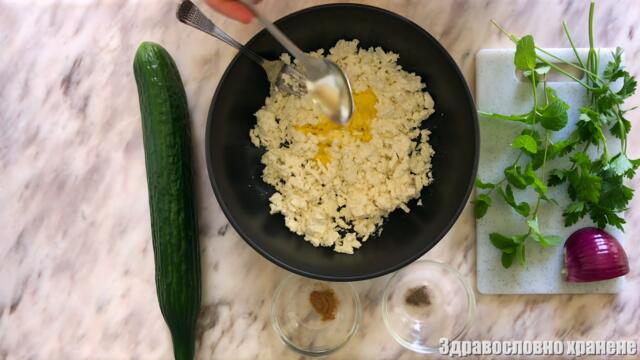 Салата със сирене и краставици