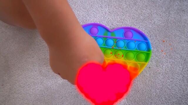 Сеня и Много Игрушек Поп Ит