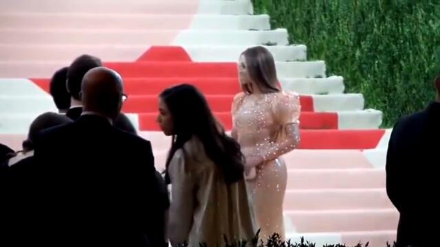 Paparazzi threatening a guy for blocking their view of Beyoncé