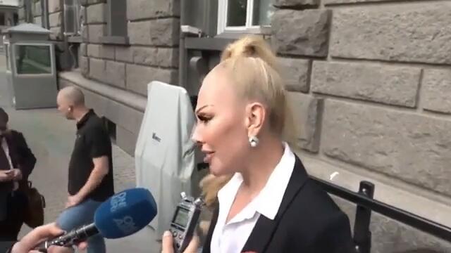 Певицата Луна се кандидатира за Президент