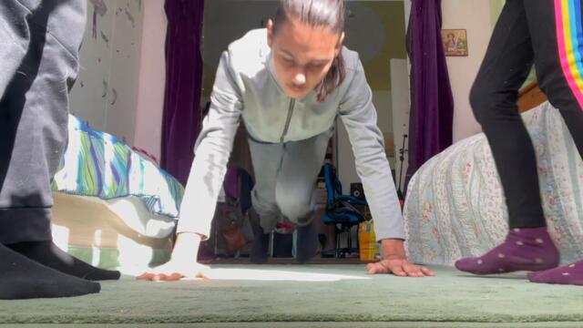 Yoga challenge и много смях!