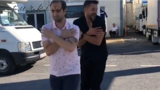 Турецкие сериалы 💣 Постучись в мою дверь 💣 🚪  Аныл и Сара повторили тренд 🤣✌🏻