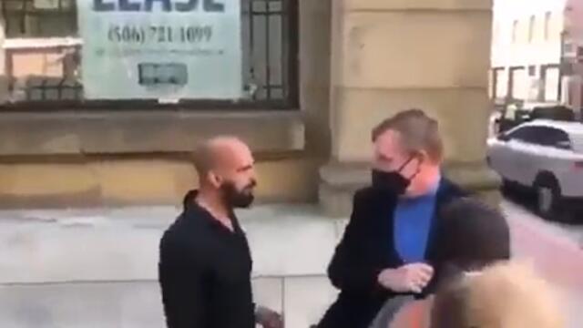 Канадският министър на образованието казва на родителите, че правителството притежава децата им и че те ще бъдат ваксинирани.