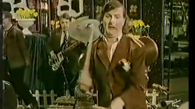 Cardiacs - Tarred And Feathered - HQ