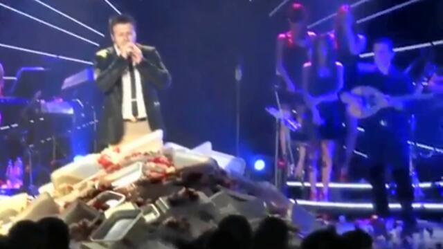 Γιάννης Πλούταρχος - Πάνε τώρα τόσες μέρες - минаха вече толкова дни