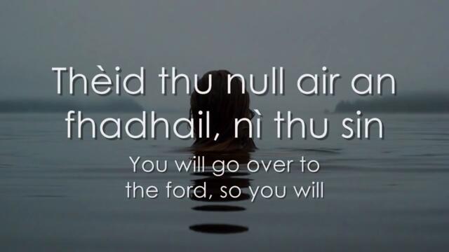 Tighinn air a' mhuir tha fear a phòsas mi - LYRICS + Translation