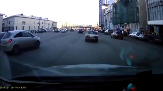 Рускиня изуми света с това паркиране!