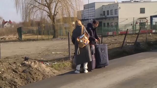Ukrainian Family Walks Across Polish Border to Escape Attack