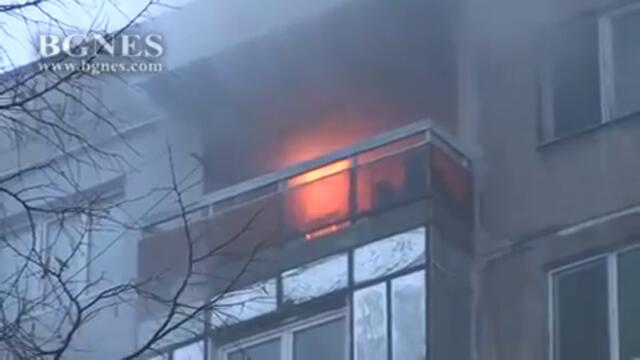 Голям пожар в 8-етажен блок в Пловдив, евакуираха 30 души