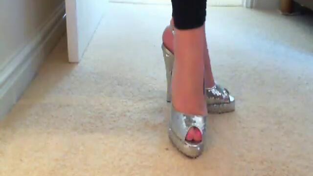 Момичето, с най - хубава колекция обувки на ток