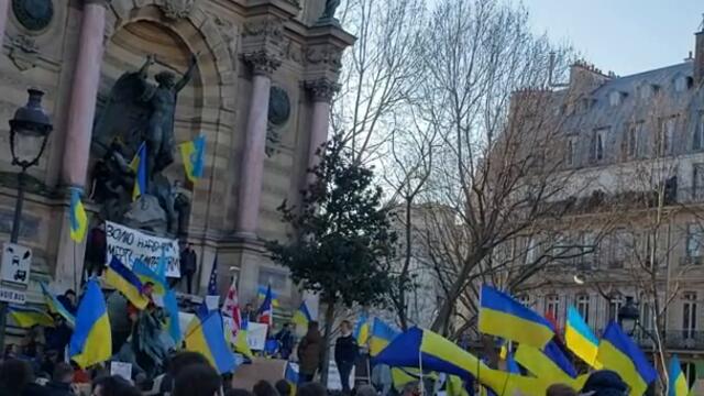 Ukrainian Student in Paris Says ‘My Family Wants to Live’ #Shorts