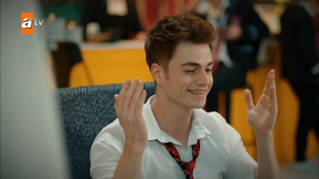 Aybike, Berk'e ördüğü atkıyı hediye ediyor...🎁 - Kardeşlerim 41. Bölüm