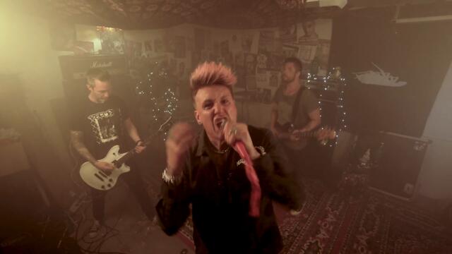 Papa Roach - Cut The Line (Official Music Video)