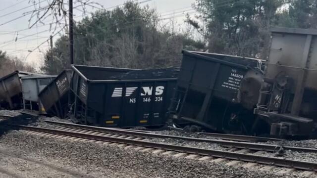 Raw: Freight train derails near Aberdeen
