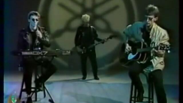 Asylum Party - Julia