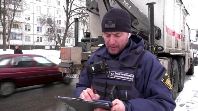 Remains of Russian explosive devices are removed from parks and streets in Ukraine