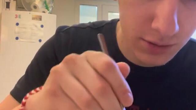 Селското Момче - похапва салатка! Много смях!