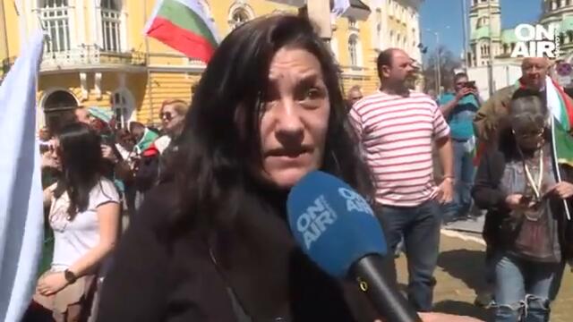 Протестиращите пред НС: Без части на НАТО в България и неутралитет във войната