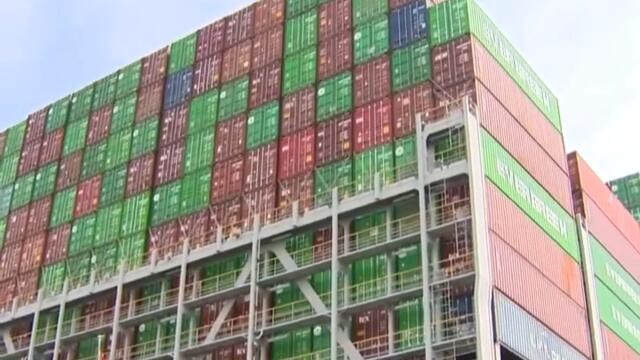 Get close-up to Ever Forward, still stuck in Chesapeake Bay