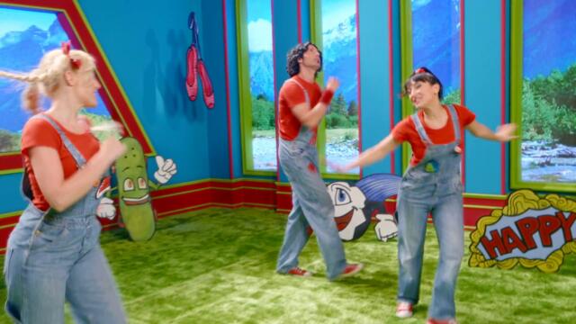 CantaJuego - Here We Go Looby Loo (In English! - CantaJuego en inglés)