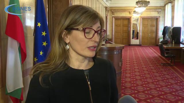 Захариева: Отговорността за РСМ е на Петков и на никой друг