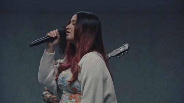 Stephanie Poetri - Honeymoon (Live Performance) | Vevo