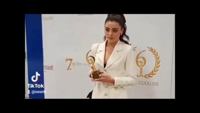 Un gran éxito para Sıla Türkoğlu y Halil İbrahim Ceyhan.