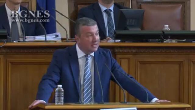 Стойнев: Опасно е прекъсването на нормалния тон в триъгълника на властта