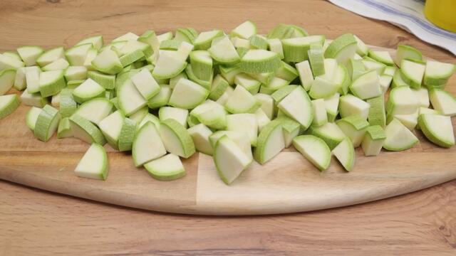 Diese Zucchini sind so lecker, dass ich fast jeden Tag koche! Schnelles und einfaches Rezept!